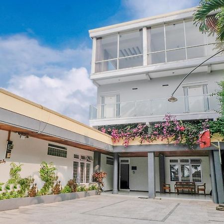Oyo 803 Toetie Hotel Batu  Bagian luar foto