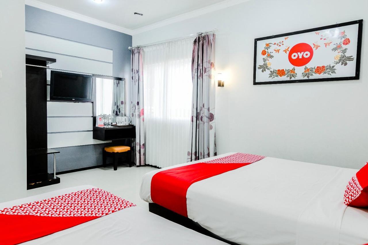 Oyo 803 Toetie Hotel Batu  Bagian luar foto