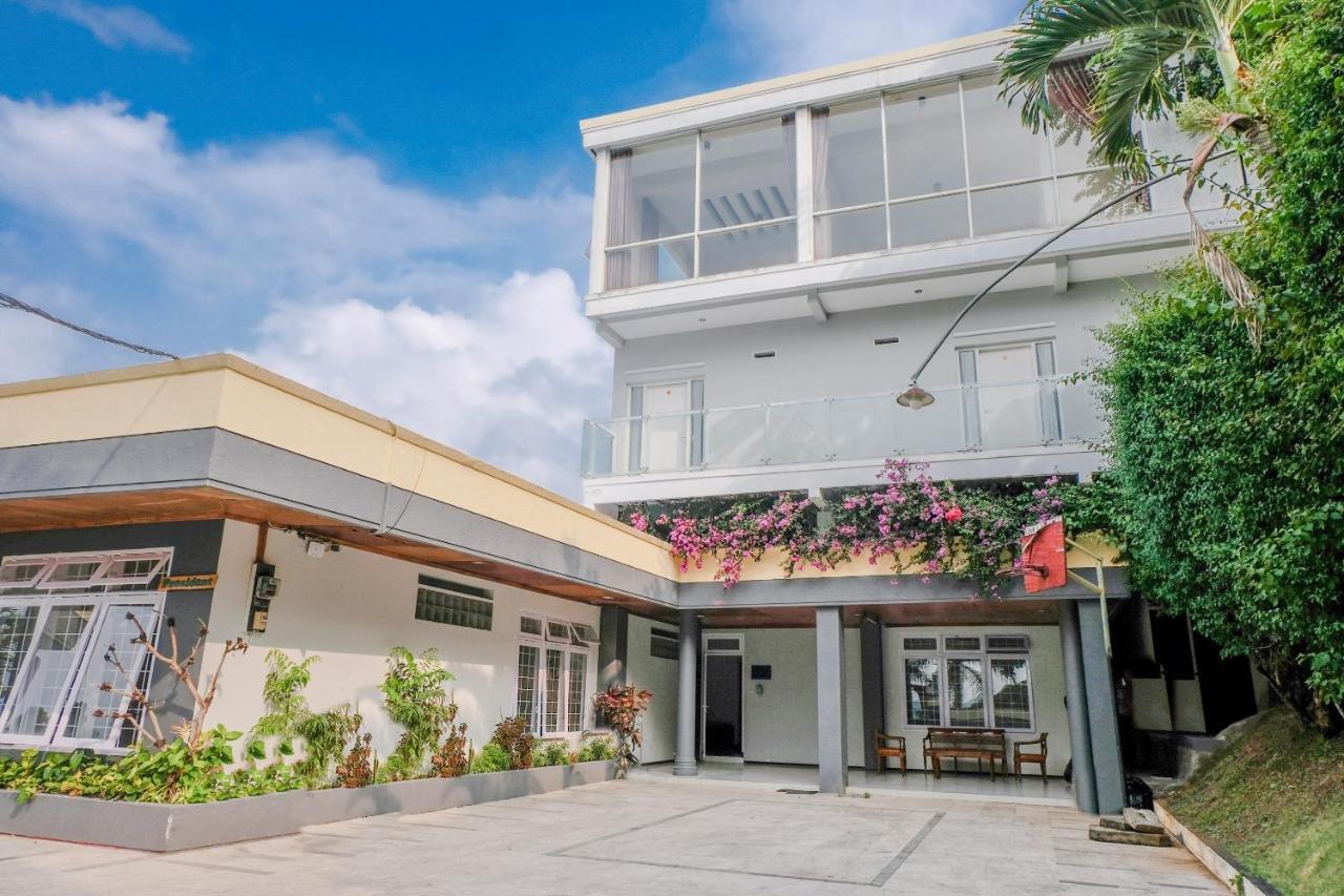 Oyo 803 Toetie Hotel Batu  Bagian luar foto