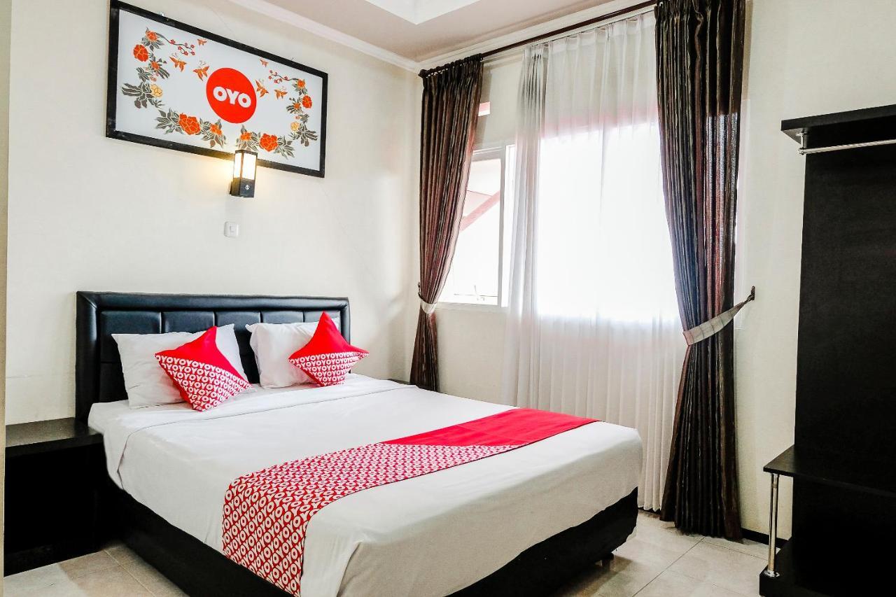 Oyo 803 Toetie Hotel Batu  Bagian luar foto