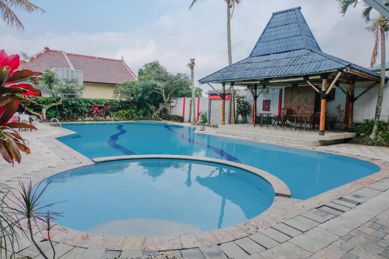Oyo 803 Toetie Hotel Batu  Bagian luar foto