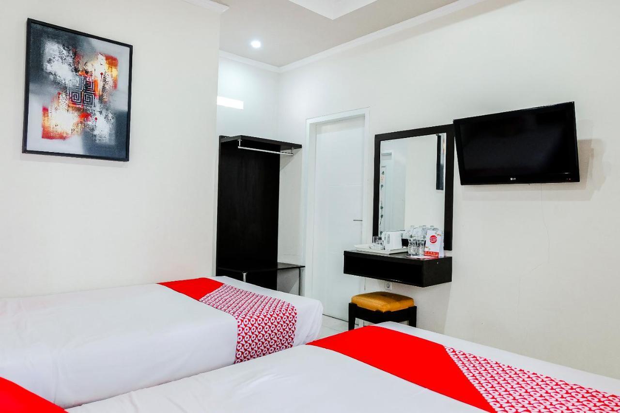 Oyo 803 Toetie Hotel Batu  Bagian luar foto