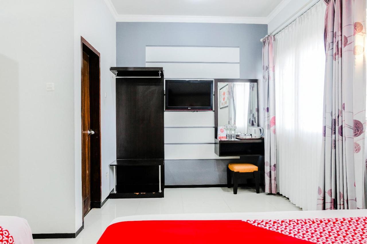 Oyo 803 Toetie Hotel Batu  Bagian luar foto